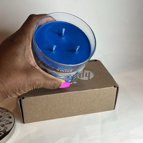 Bath & Body Works Winter 3 Wick 14.5 Oz Scented Candle - Picture 3 of 8
